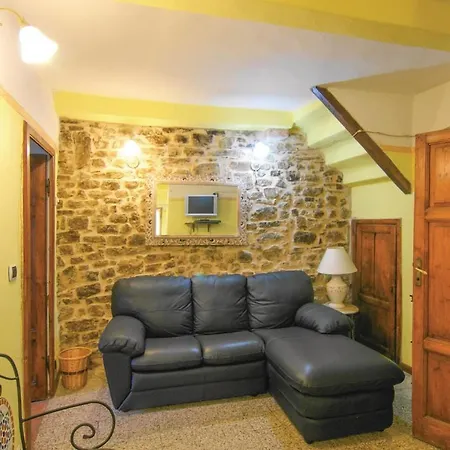 Amazing In Montefegatesi With Wifi Holiday home Tereglio
